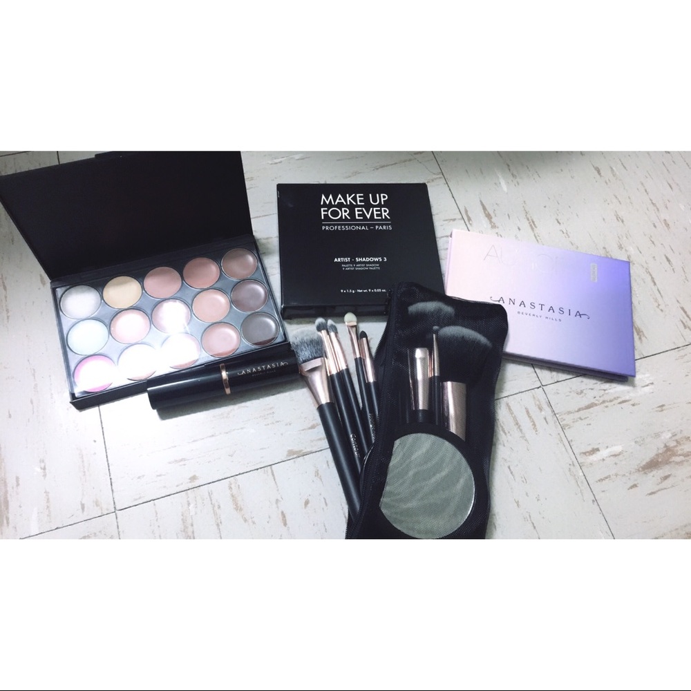Makeup Bundle ❄️ - Picture 3 of 5